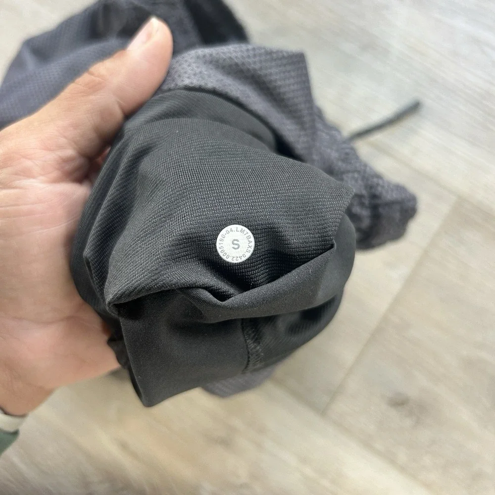 Lululemon Small Gray Pace Breaker Linerless 7